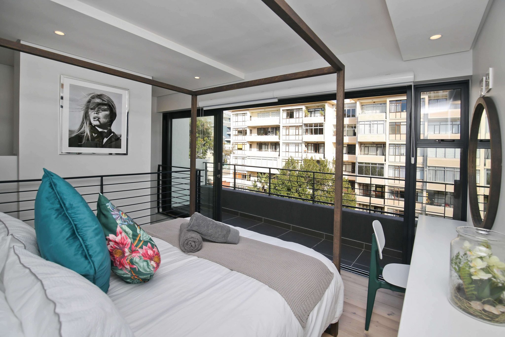 Brand new 1 bed apt, Sea Point